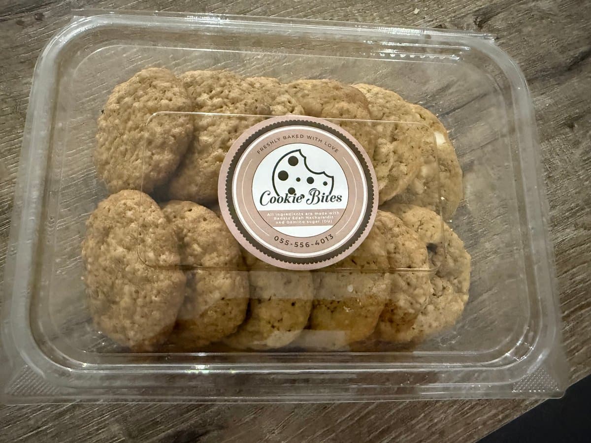 6 Oat meal cookies